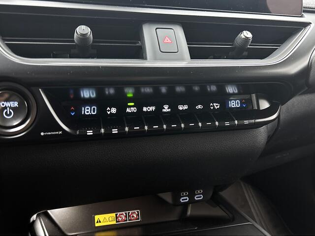 Lexus Ux 300h 35th Edition | Elektrische Achterklep | Stoelverwarming | Premium Navigatie Systeem 12,3" |