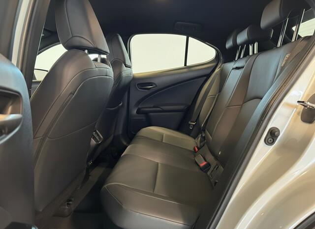Lexus Ux 250h Luxury Line | Carplay | Stoelverwarming | Adaptive Cruise |