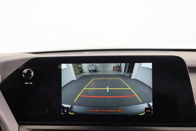 Lexus Ux 300h Luxury Line | BTW-Auto | Head-up Display | Stoel & Stuurverwarming |