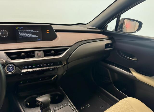 Lexus Ux 250h Luxury Line | Stoelverwarming | Carplay | Adaptive Cruise |