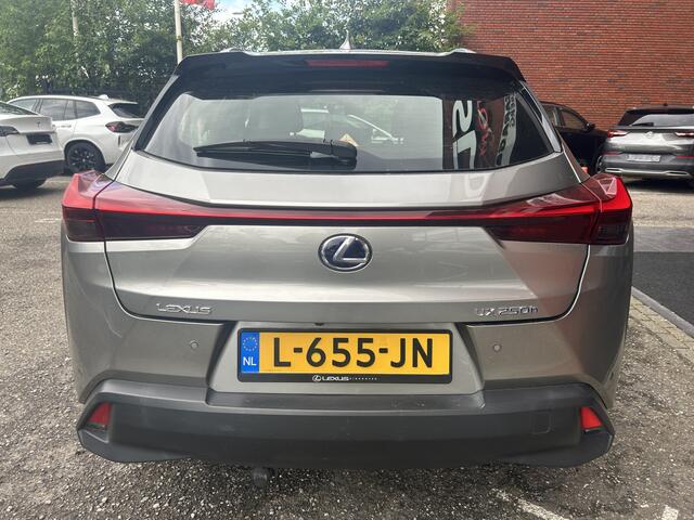 Lexus Ux 250h Luxury Line DEALER ONDERHOUDEN!! // FULL LED // ADAPTIVE CRUISE // KEYLESS // NAVI // CAMERA // STOEL + STUURWIELVERWARMING // TREKHAAK!!