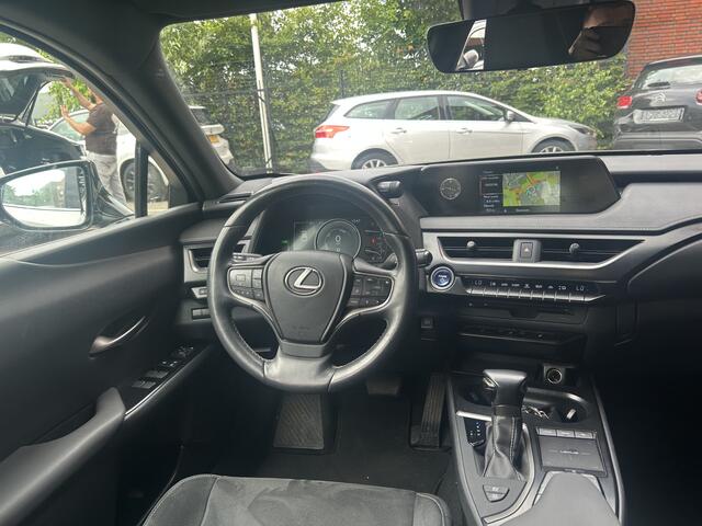 Lexus Ux 250h Luxury Line DEALER ONDERHOUDEN!! // FULL LED // ADAPTIVE CRUISE // KEYLESS // NAVI // CAMERA // STOEL + STUURWIELVERWARMING // TREKHAAK!!