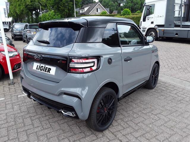 Ligier JS50 SPORT ULTIMATE NEW MODEL/ AIRCO / STUURBEKR.