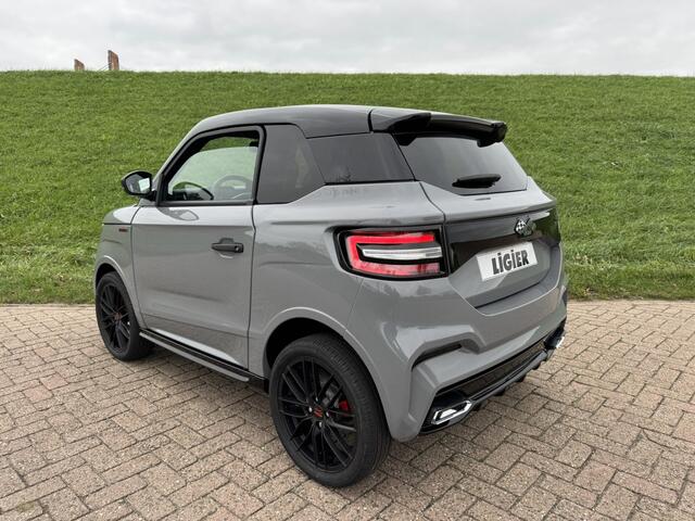 Ligier JS50 Brommobiel C Sport Ultimate Airco | Stuurbekrachtiging| Apple Carplay | Camera