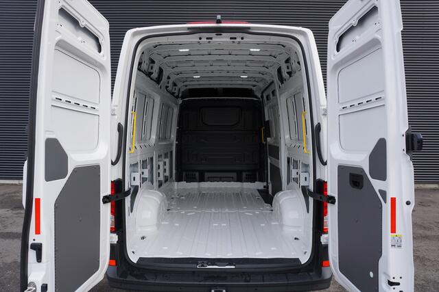 MAN TGE 3.140 MY25 | L3H3 | AUT | ACC | App-Connect | Camera | Navi | Stuur- en Stoelverwarming | Trekhaak