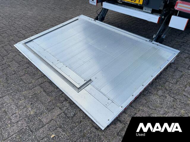 MAN TGE 50 3.5T Bakwagen Dubbellucht Dhollandia Laadklep Navi Airco Cruise control