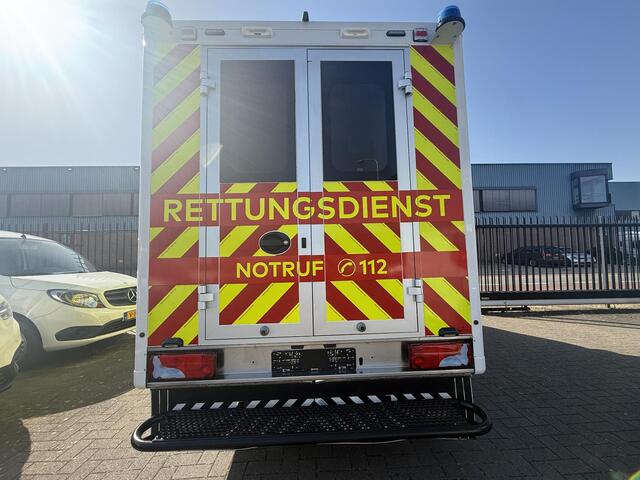 MAN TGE 180pk Automaat 50 AMBULANCE INCL STRYKER BRANCARD VB Luchtvering