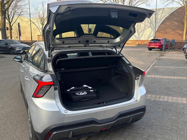 MG 4 MG4 Electric Luxury 64 kWh |LONG RANGE | 12.000KM! | 7 JAAR GARANTIE BIJ MG| SUPER COMPLETE AUTO| RONDOMZICHT CAMERA| STOEL+ STUUR VERWARMING| DODE HOEK