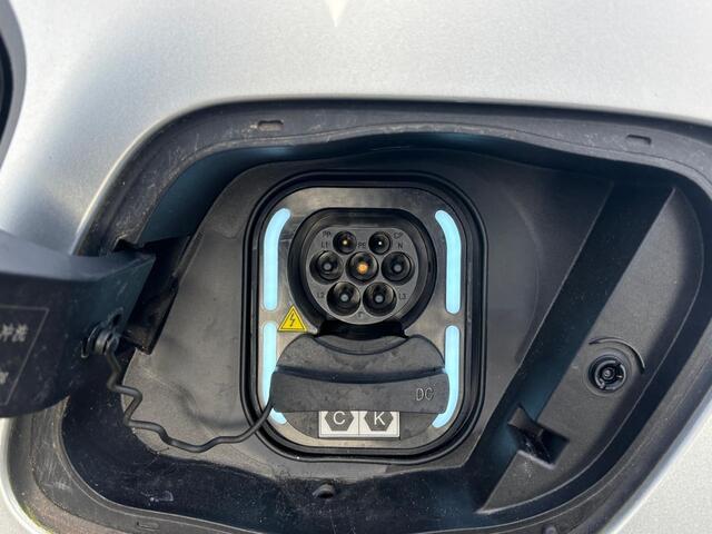 MG 4 MG4 Electric Luxury 64 kWh |LONG RANGE | 12.000KM! | 7 JAAR GARANTIE BIJ MG| SUPER COMPLETE AUTO| RONDOMZICHT CAMERA| STOEL+ STUUR VERWARMING| DODE HOEK