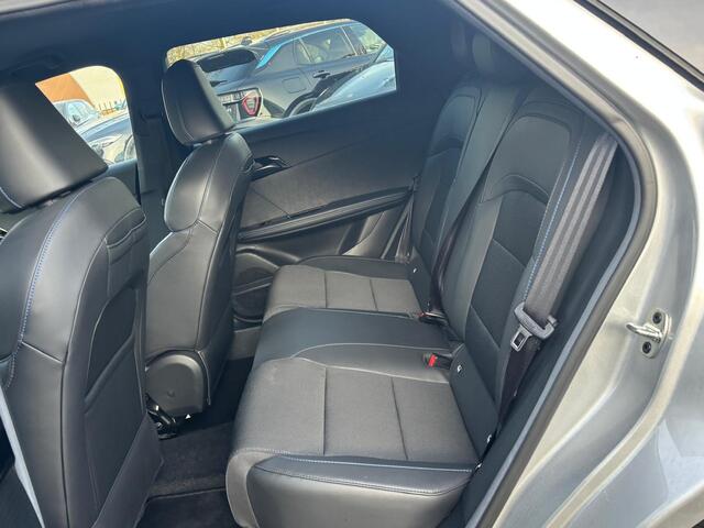 MG 4 MG4 Electric Luxury 64 kWh |LONG RANGE | 12.000KM! | 7 JAAR GARANTIE BIJ MG| SUPER COMPLETE AUTO| RONDOMZICHT CAMERA| STOEL+ STUUR VERWARMING| DODE HOEK