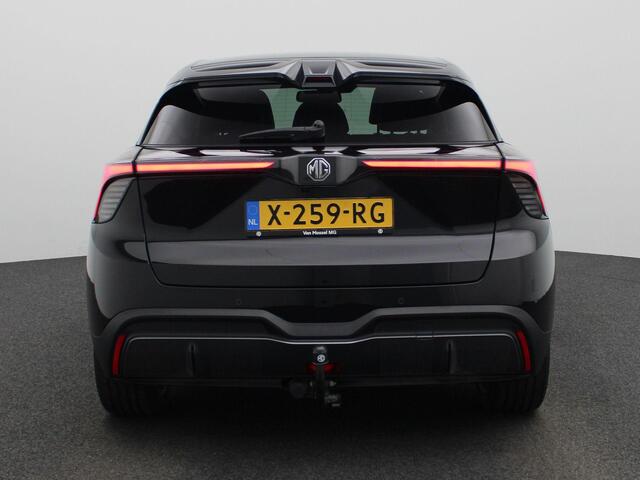 MG 4 MG4 Electric Luxury 64 kWh | Climate Control / ECC | Navigatie | Lederen bekleding grijs | Stoelverwarming | LED koplampen | Park Distance Control achter | Achteruitrijcamera |