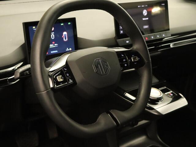 MG 4 MG4 Electric Luxury 64 kWh SOH 96.1%!! - ORIGINEEL NEDERLANDSE AUTO - DODEHOEKDETECTIE - 3 FASE LADEN - STUURVERWARMING - ACHTERUITRIJCAMERA - CRUISE CONTROL ADAPTIEF - CLIMATE CONTROL - FULL-MAP NAVIGATIESYSTEEM - STUUR/VOORSTOELEN VERWARMD