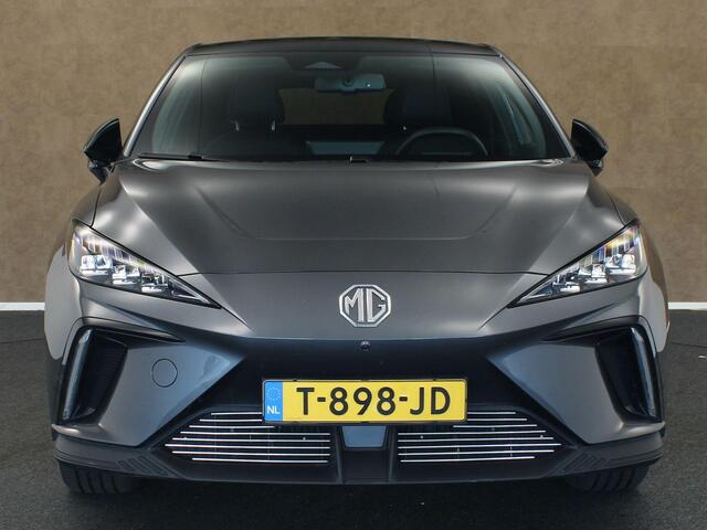 MG 4 MG4 Electric Luxury 64 kWh SOH 96.1%!! - ORIGINEEL NEDERLANDSE AUTO - DODEHOEKDETECTIE - 3 FASE LADEN - STUURVERWARMING - ACHTERUITRIJCAMERA - CRUISE CONTROL ADAPTIEF - CLIMATE CONTROL - FULL-MAP NAVIGATIESYSTEEM - STUUR/VOORSTOELEN VERWARMD