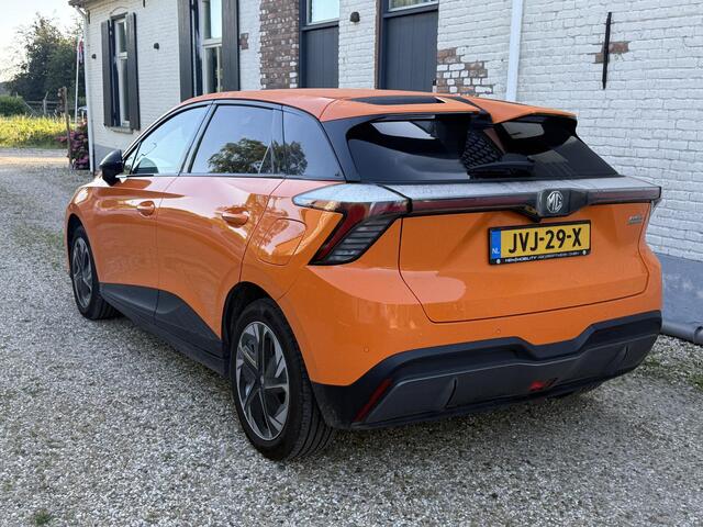 MG 4 MG4 Electric Luxury 64 kWh 204pk 450 KM RANGE
