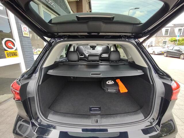 MG EHS LUXURY PHEV
