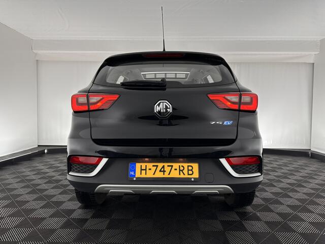 MG ZS EV Luxury 45 kWh (INCL-BTW) *PANO | VOLLEDER | KEYLESS | NAVI-FULLMAP | ADAPTIVE-CRUISE | CAMERA | APP-CONNECT | DAB | LANE-ASSIST | SPORT-SEATS | 17"ALU*