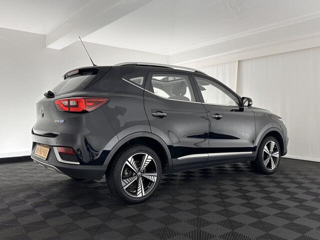 MG ZS EV Luxury 45 kWh (INCL-BTW) *PANO | VOLLEDER | KEYLESS | NAVI-FULLMAP | ADAPTIVE-CRUISE | CAMERA | APP-CONNECT | DAB | LANE-ASSIST | SPORT-SEATS | 17"ALU*