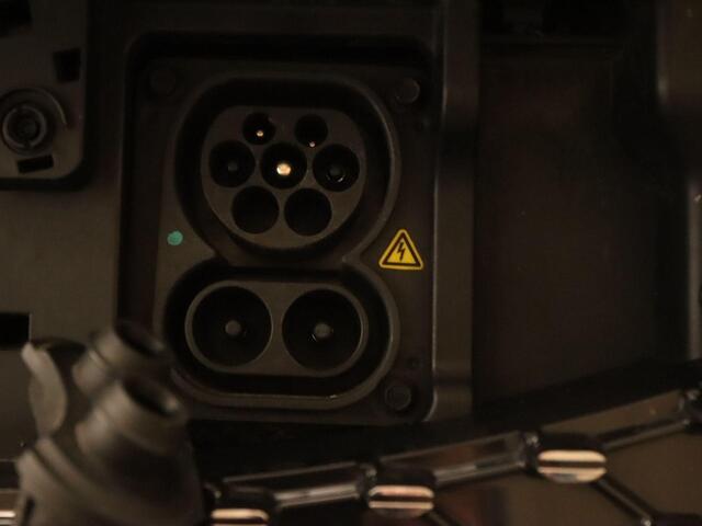 MG ZS EV Luxury 45 kWh - ORIGINEEL NEDERLANDSE AUTO - SOH 92.6%! - ELEKTRISCH PANORAMADAK - LEDEREN BEKLEDING - CRUISE CONTROL ADAPTIEF - KEYLESS ENTRY & START - DODEHOEKDETECTIE - ACHTERUITRIJCAMERA - VOORSTOELEN VERWARMD - ELEKTRISCH VERSTELBARE BESTUURDERSS