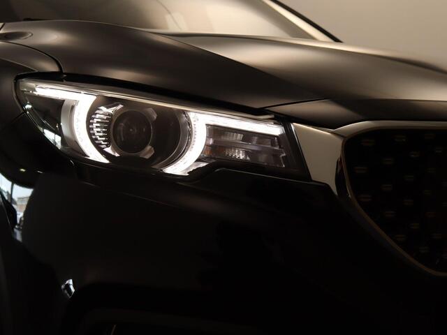 MG ZS EV Luxury 45 kWh - ORIGINEEL NEDERLANDSE AUTO - SOH 92.6%! - ELEKTRISCH PANORAMADAK - LEDEREN BEKLEDING - CRUISE CONTROL ADAPTIEF - KEYLESS ENTRY & START - DODEHOEKDETECTIE - ACHTERUITRIJCAMERA - VOORSTOELEN VERWARMD - ELEKTRISCH VERSTELBARE BESTUURDERSS