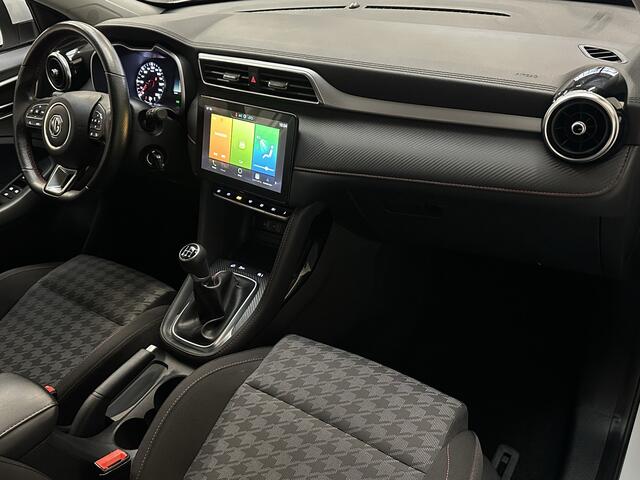 MG ZS 1.5 APPLE CARPLAY NAVIGATIE BLUETOOTH LED VERLICHTING LM VELGEN 17 INCH PARKEERSENSOREN ACHTER ZEER NETTE STAAT