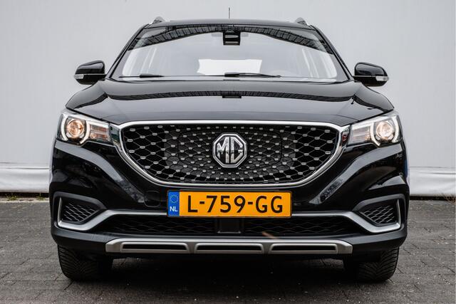 MG ZS MG EV Luxury 45 kWh Panoramdak/ Leer/ 17" Lmv/ Stoelverwarming/ Adapt. cruise/ Camera/ Carplay