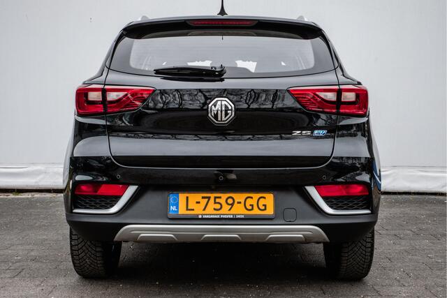 MG ZS MG EV Luxury 45 kWh Panoramdak/ Leer/ 17" Lmv/ Stoelverwarming/ Adapt. cruise/ Camera/ Carplay