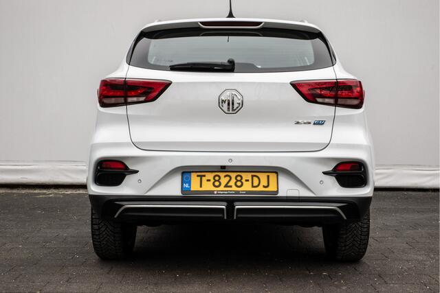 MG ZS MG EV Long Range Luxury 70 kWh SOH 97% Panoramdak/ Leer/ 17" Lmv/ Stoelverwarming/ Adapt. cruise/ Camera/ Carplay