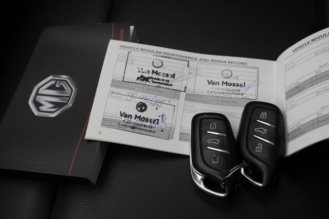 MG ZS Luxury 45 kWh - Carplay, Panorama, Leer, Camera, Trekhaak, Stoelverw.