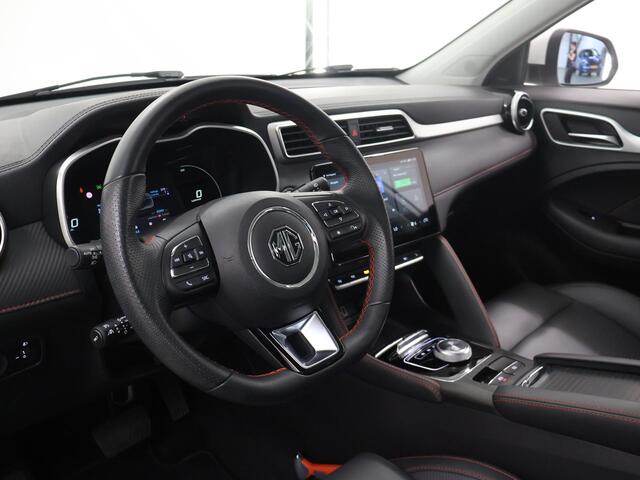 MG ZS MG EV EV Long Range Luxury 70 kWh | Trekhaak | Panoramadak | 360° Camera | Cruise Control Adaptief | Lederen Interieur | Stoel/Stuurverwarming | Keyless Entry/Go | Navigatie |