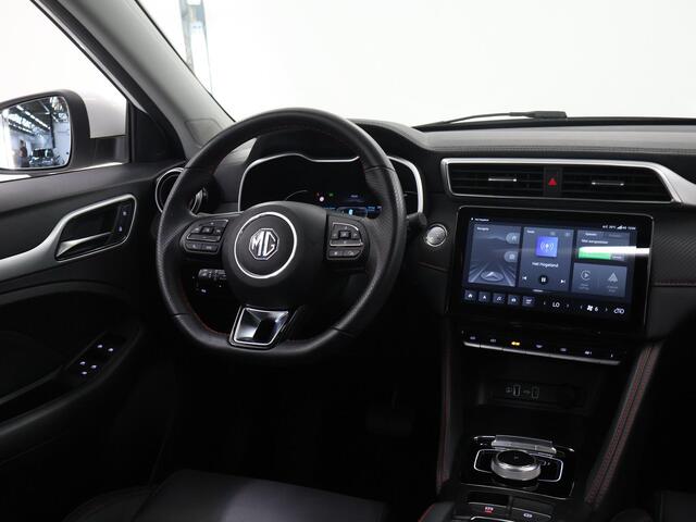 MG ZS MG EV EV Long Range Luxury 70 kWh | Trekhaak | Panoramadak | 360° Camera | Cruise Control Adaptief | Lederen Interieur | Stoel/Stuurverwarming | Keyless Entry/Go | Navigatie |