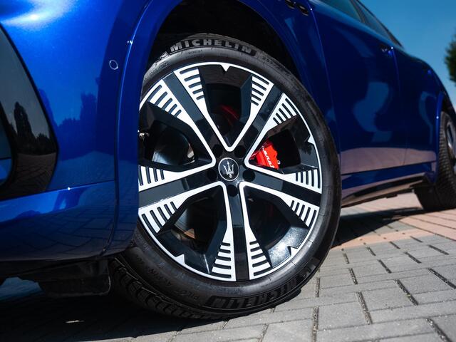 Maserati Grecale AWD Folgore 105kWh | Volleder | Sonus Faber Surround | 360cam | HUD | Panoramadak | Adap Cruise | Elek klep | 4-zone ECC | Carbon | Achterbankverwarming | Elek Garagedeur opener