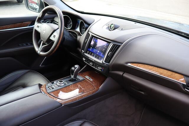 Maserati Levante 3.0 V6 S AWD Panoramadak! Nederlandse auto/Achteruitrijcamera/Harman kardon/Elektrisch verstelbare stoelen/Stoelverwarming/Stuurverwarming/Luchtvering met actieve hoogteregeling/DAB/Navigatie/Dodehoeksdetectie