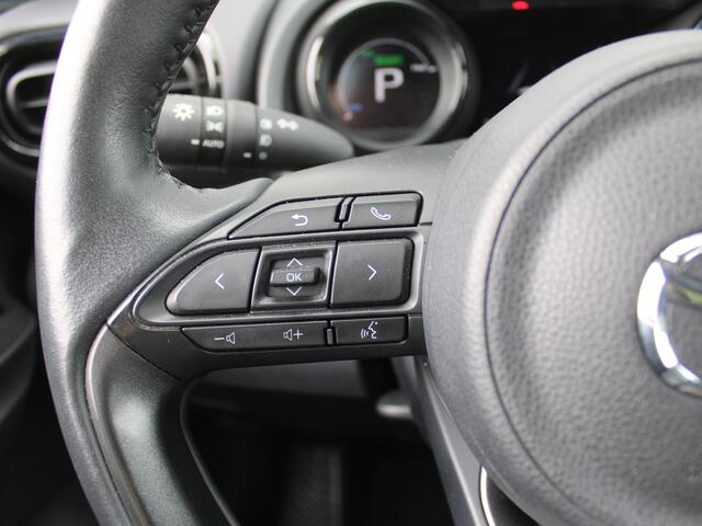 Mazda 2 Hybrid 1.5 Select | 16" LM | Stoel- & stuurverwarming | HUD | Camera | Dodehoek sensor | Clima | Apple Carplay/Android Auto |