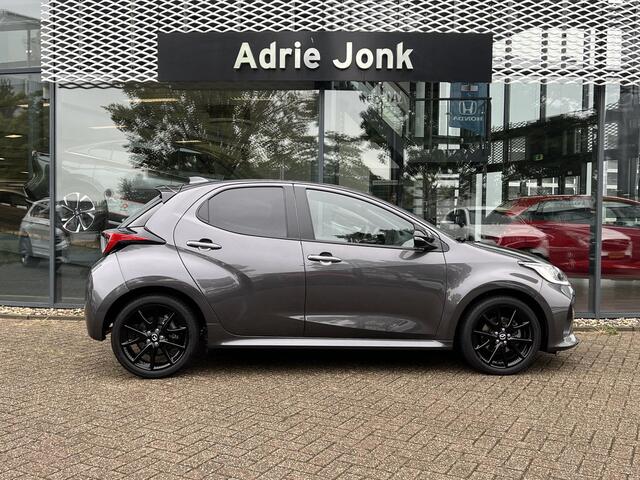 Mazda 2 Hybrid 1.5 Homura Plus AUTOMAAT | STOEL- EN STUURVERWARMING | PARKEERSENSOREN V+A | ACHTERUITRIJCAMERA | DODEHOEKDETECTIE | NAVIGATIE | CARPLAY | DRAADLOZE TELEFOONLADER | DIGITAAL DASHBOARD | KEYLESS |
