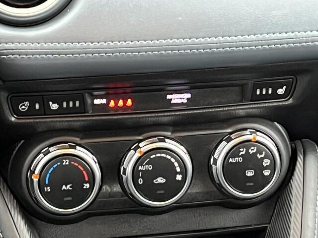 Mazda 2 1.5 Skyactiv-G Signature Sport | Leder/Alcantara | Blindspot | Stoel en stuurverwarming | Trekhaak | zeer compleet!