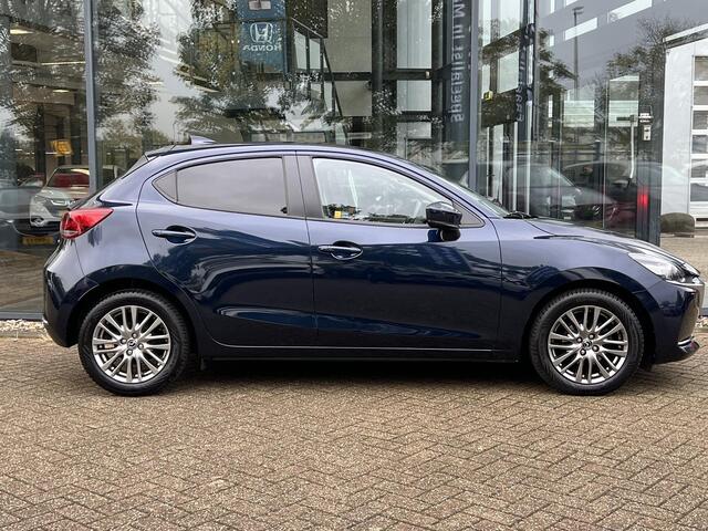 Mazda 2 1.5 Skyactiv-G Luxury | ACHTERUITRIJCAMERA | STOEL-EN STUURVERWARMING | LM VELGEN | CARPLAY | NAVIGATIE