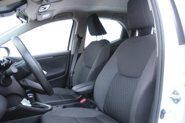 Mazda 2 Hybrid Toyota Yaris Hybrid 1.5 Centre-line Stuur- en Stoelverwarming l Apple Carplay/ Android auto l Keyless l Automaat l Parkeercamera l Cruise control l