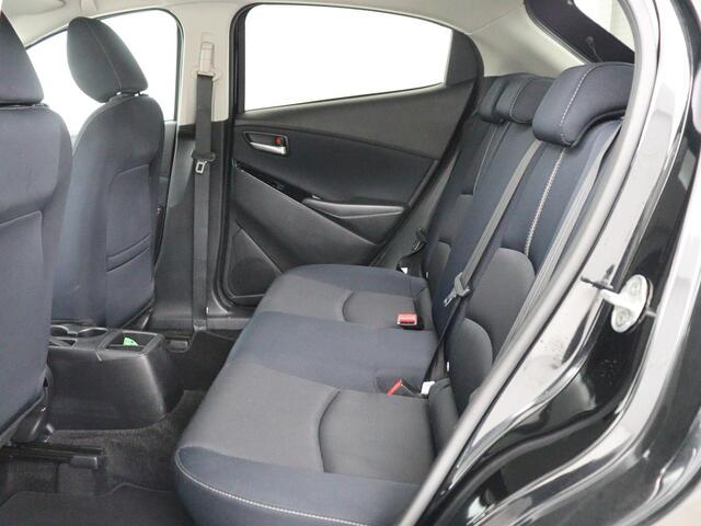 Mazda 2 1.5 Skyact-G Luxury | Stoel & stuurverwarming | Head-Up | Camera | Carplay | Keyless | Full LED | Dodehoek detectie | Climate control | Cruise control | Getint glas | Parkeerhulp