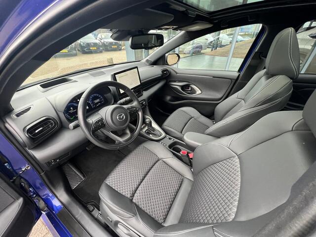 Mazda 2 Hybrid 1.5 Homura Plus AUTOMAAT | PANORAMA DAK | 17"LM VELGEN | ADAPTIVE CRUISE | HEAD-UP DISPLAY | UNIEKE KM STAND 3.905km | 6 JR. Fab. GARANTIE | MEEST LUXE UITVOERING |