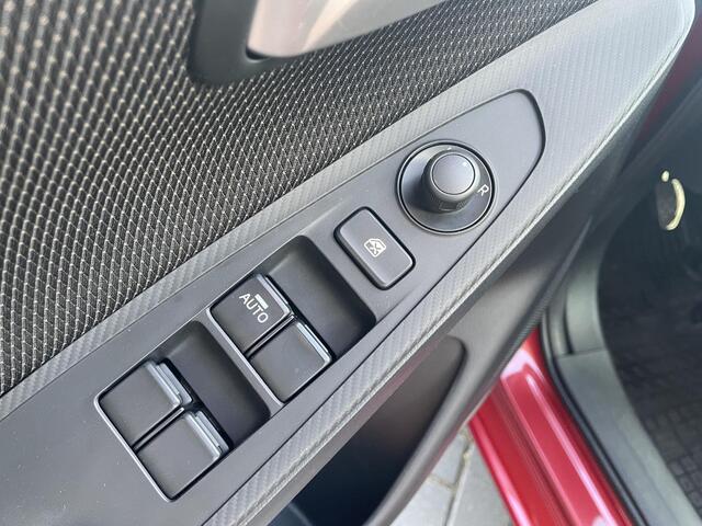 Mazda 2 1.5 Skyactiv-G Style Selected / ACHTERUITRIJCAMERA/ STOEL EN STUUR VERWARMING / CRUISE CONTROL