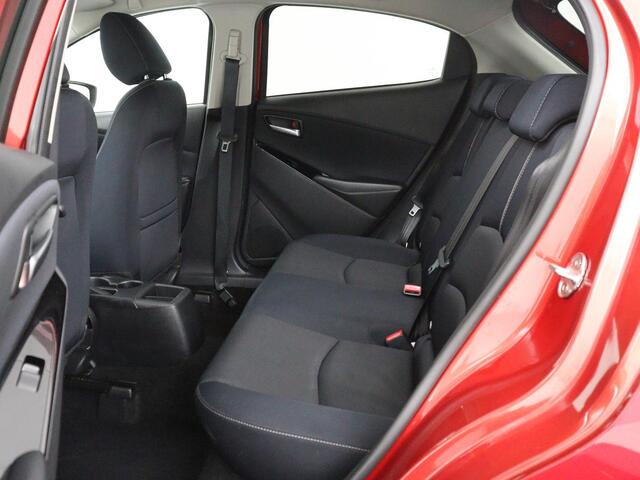 Mazda 2 1.5 Skyactiv-G Luxury | Stoel en stuurverwarming | Cruise control | Parkeersensoren | DAB | LM| Stoel en stuurverwarming | Cruise control | Parkeersensoren | DAB | LM