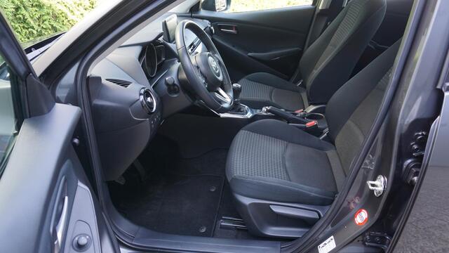 Mazda 2 1.5 Skyactiv-G 90pk Dynamic 5Drs Navi 15inch LM Airco Cruise Control *NL auto* 93267km!