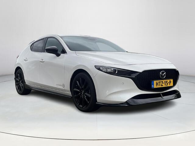 Mazda 3 2.0 e-SkyActiv-X M Hybrid 186 Nagisa | Aero pakket | Alcantara/Leder met stoelgeheugen | Achteruitrijcamera | Bose | HeadupDisplay | Navigatie en draadloze Applecarplay\Androidauto | Verlichte Dorpelbeschermers | Parelmoer Wit