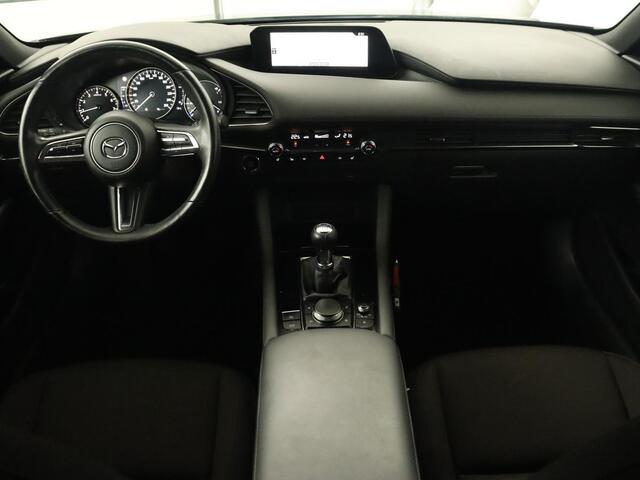 Mazda 3 2.0 e-SkyActiv-G Sportive | Head-Up | Stoel & stuurverwarming | Adaptive cruise | Carplay | Camera | Keyless | Climate control