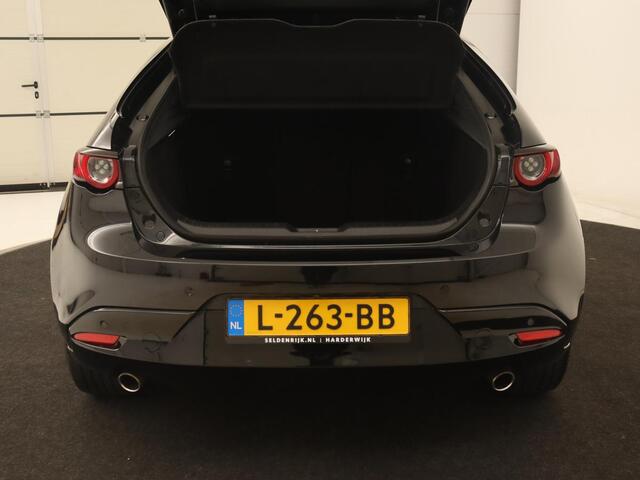 Mazda 3 2.0 e-SkyActiv-G Sportive | Head-Up | Stoel & stuurverwarming | Adaptive cruise | Carplay | Camera | Keyless | Climate control