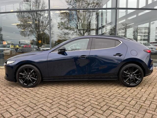 Mazda 3 2.0 e-SkyActiv-X M Hybrid 186 Luxury | NED AUTO | LEDER | STOEL + STUURVERWARMING | BOSE AUDIO | HEAD UP | 18 INCH | CAMERA |