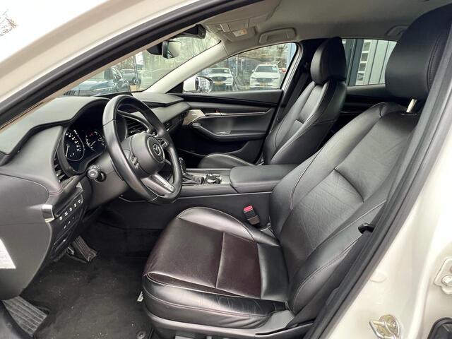 Mazda 3 2.0 e-SkyActiv-X M Hybrid 180 Luxury | AUTOMAAT | NED. AUTO | DEALER ONDERHOUDEN | I-ACTIVESENSE PAKKET | CRUISE CONTROL ADAPTIEF | 360 CAMERA | STOEL + STUURVERWARMING