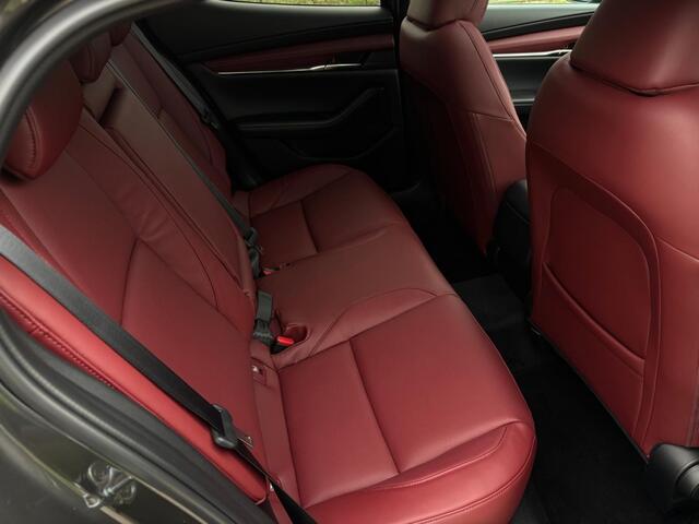 Mazda 3 2.0 eSA-X Takumi 186pk Automaat | Sunroof | *DEMO*