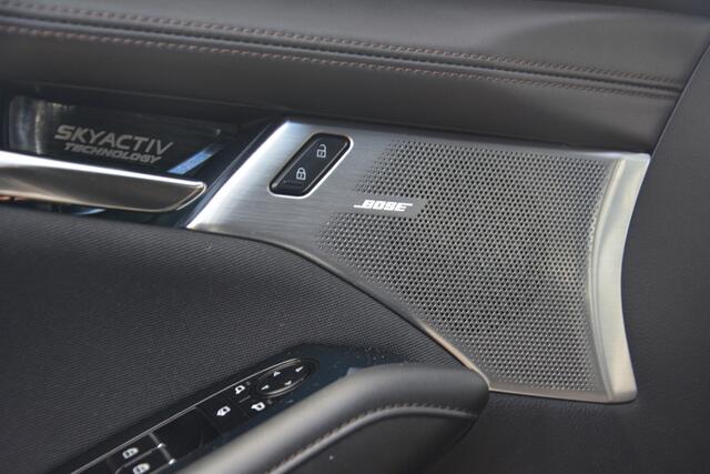 Mazda 3 2.0 e-SkyActiv-X M Hybrid 180 Comfort met Bose | LED | Stoelverwarming | Keyless | Head Up Display | Clima | Navi | Bluetooth | NL Auto!! |