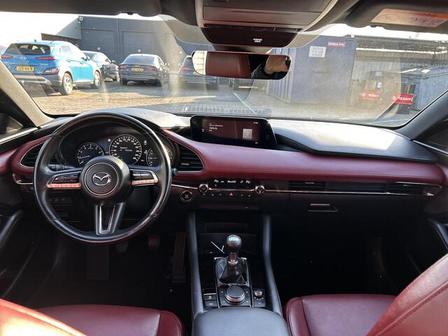 Mazda 3 2.0 e-SkyActiv-X M Hybrid 180 Luxury | Lederen bekleding| Apple Car play| Led koplampen | Voorstoelen verwarmd| Pasrkeersensors voor en achter|